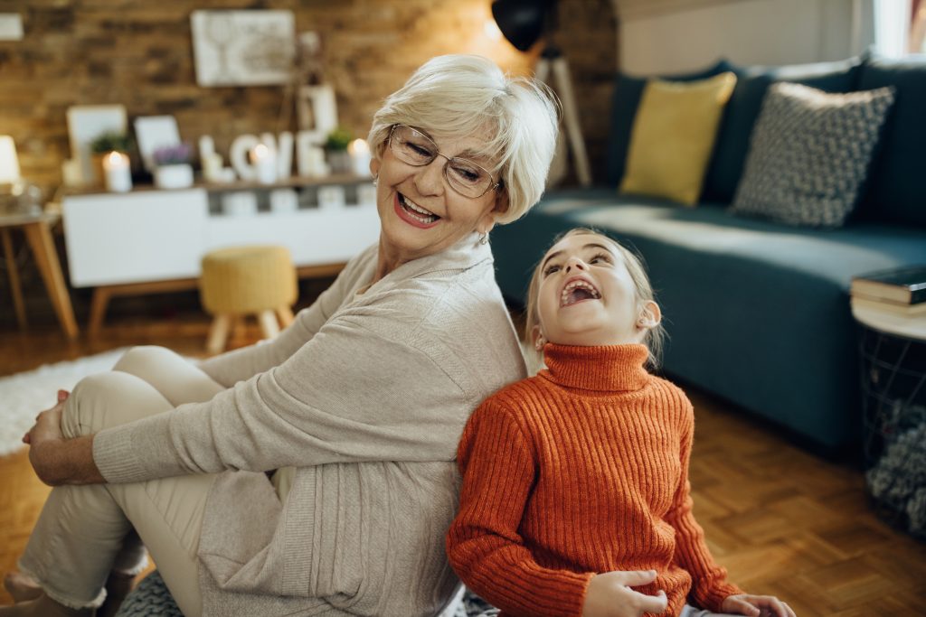 Tipos de protección auditiva para que una abuela pueda escuchar siempre a su nieto con total claridad.