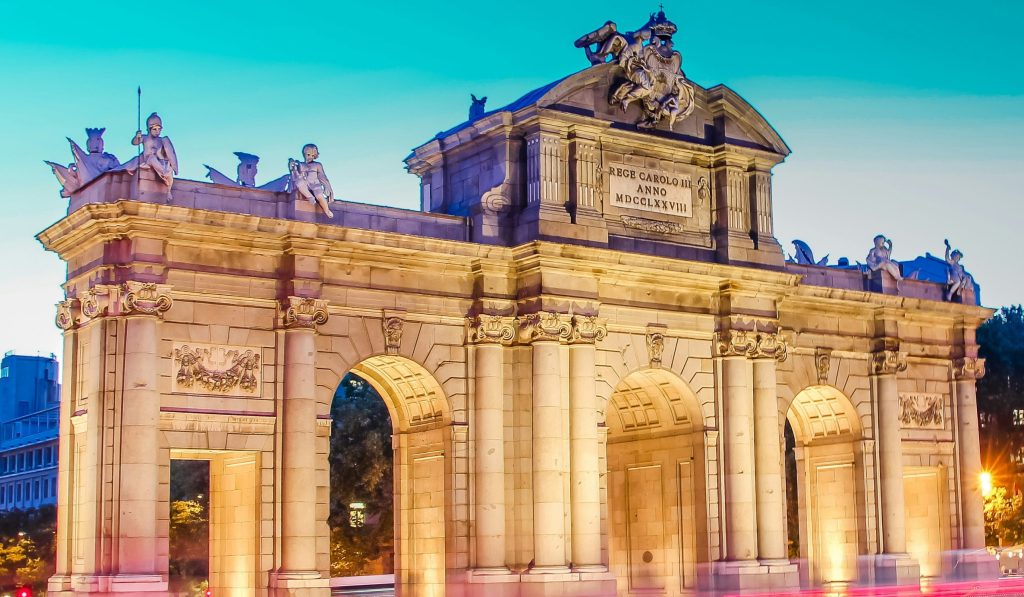 Imagen de la Madrid para ilustrar la guía 2026 para cuidar tus audífonos y disfrutar de la ciudad.