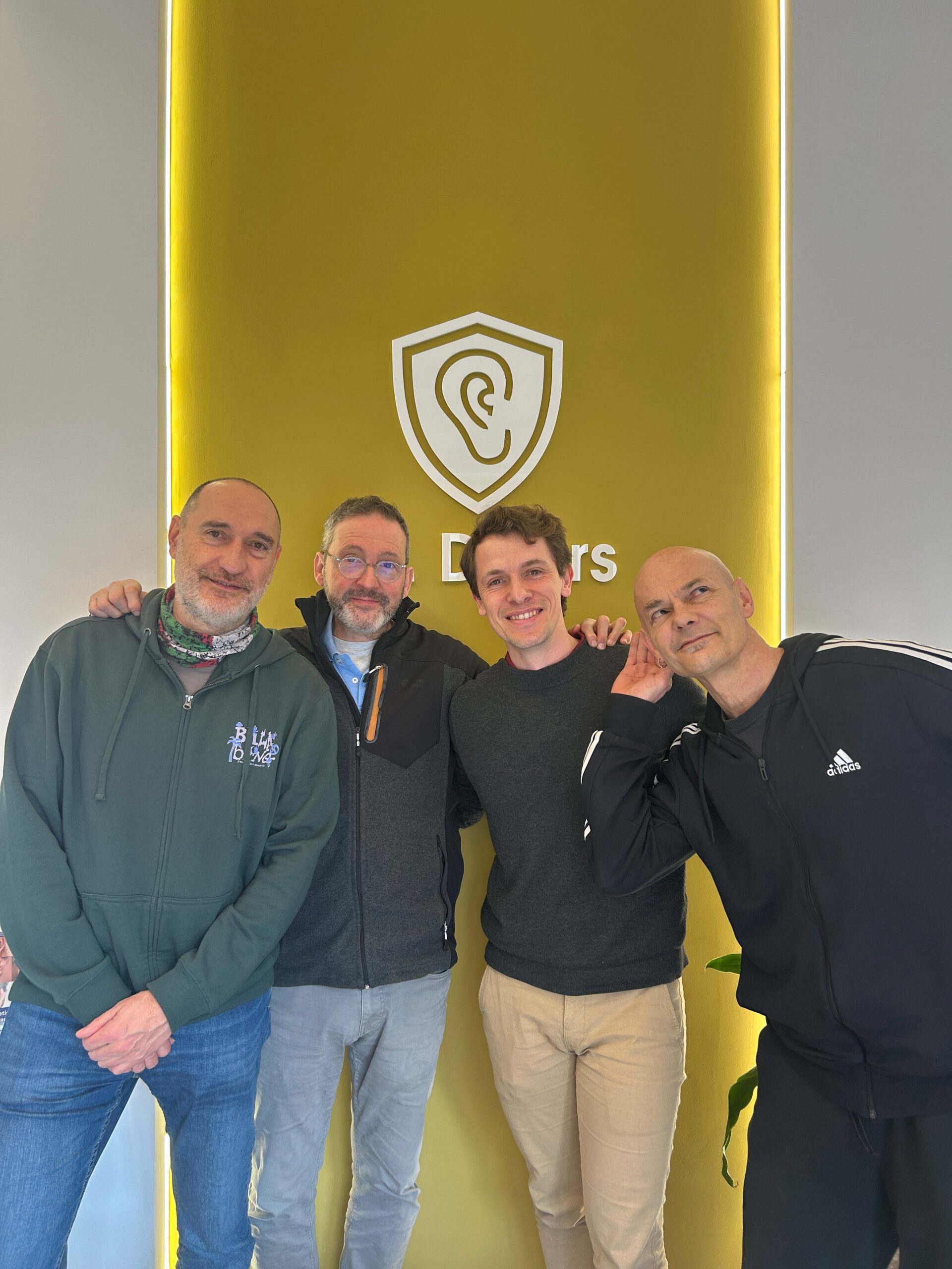 Alejandro Camuñas con Celtas Cortos, clientes de dearS inears — trayectoria profesional del audio en directo a la audiología clínica